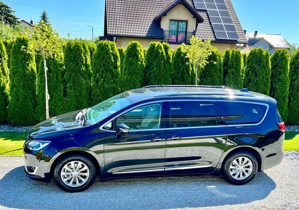 chrysler pacifica Chrysler Pacifica cena 86900 przebieg: 232231, rok produkcji 2018 z Czarne